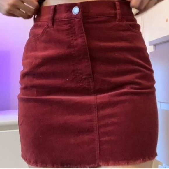 Forever 21 Burgundy/Maroon Velvet Frayed Hem Mini Skirt.  Sz M - Picture 2 of 6